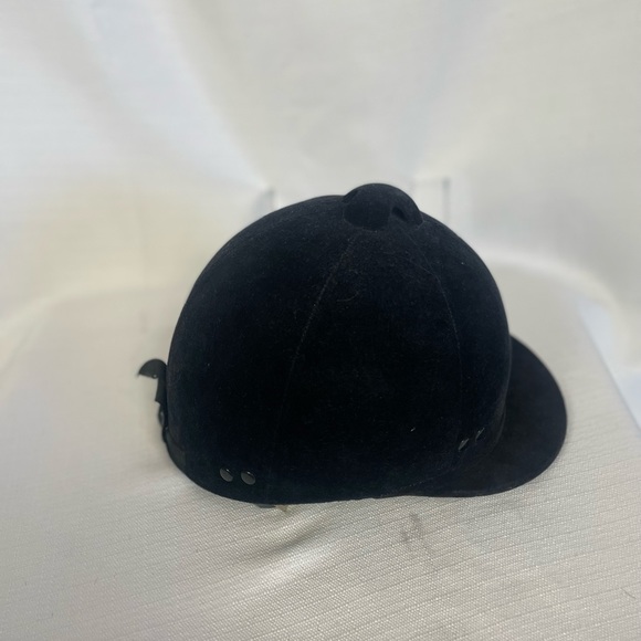 English riding helmet with chin strap - Picture 4 of 11